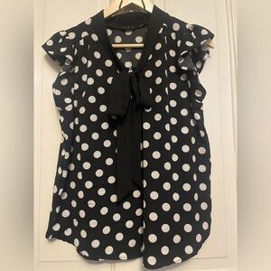 NWOT 🖤Adorable Black and White Polka Dot Blouse w/Bow